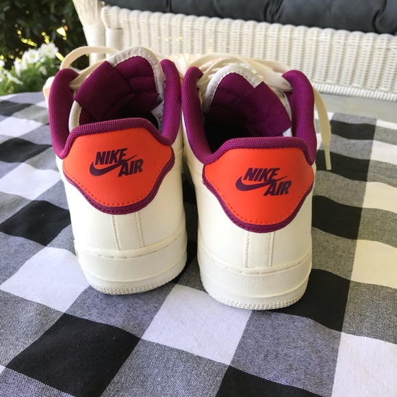 Nike Air Force 1 LV8 - Picture 4 of 6